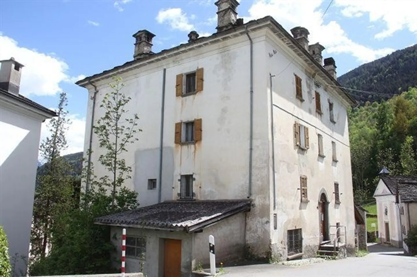 casa grande nel nucleo da ristrutturare con giardino - Foto 1 di 19