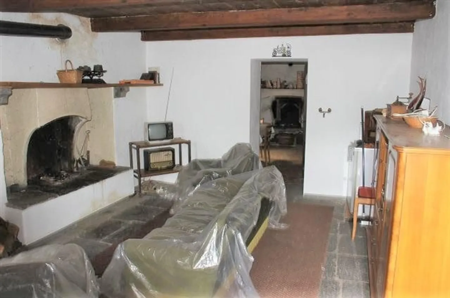 casa grande nel nucleo da ristrutturare con giardino - Foto 4 di 19