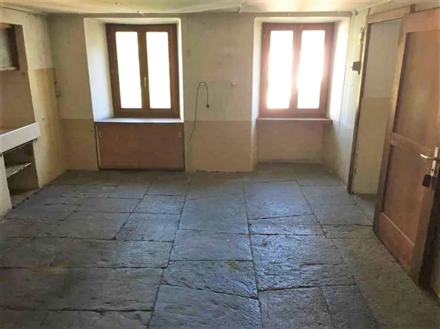 casa grande nel nucleo da ristrutturare con giardino - Foto 6 di 19