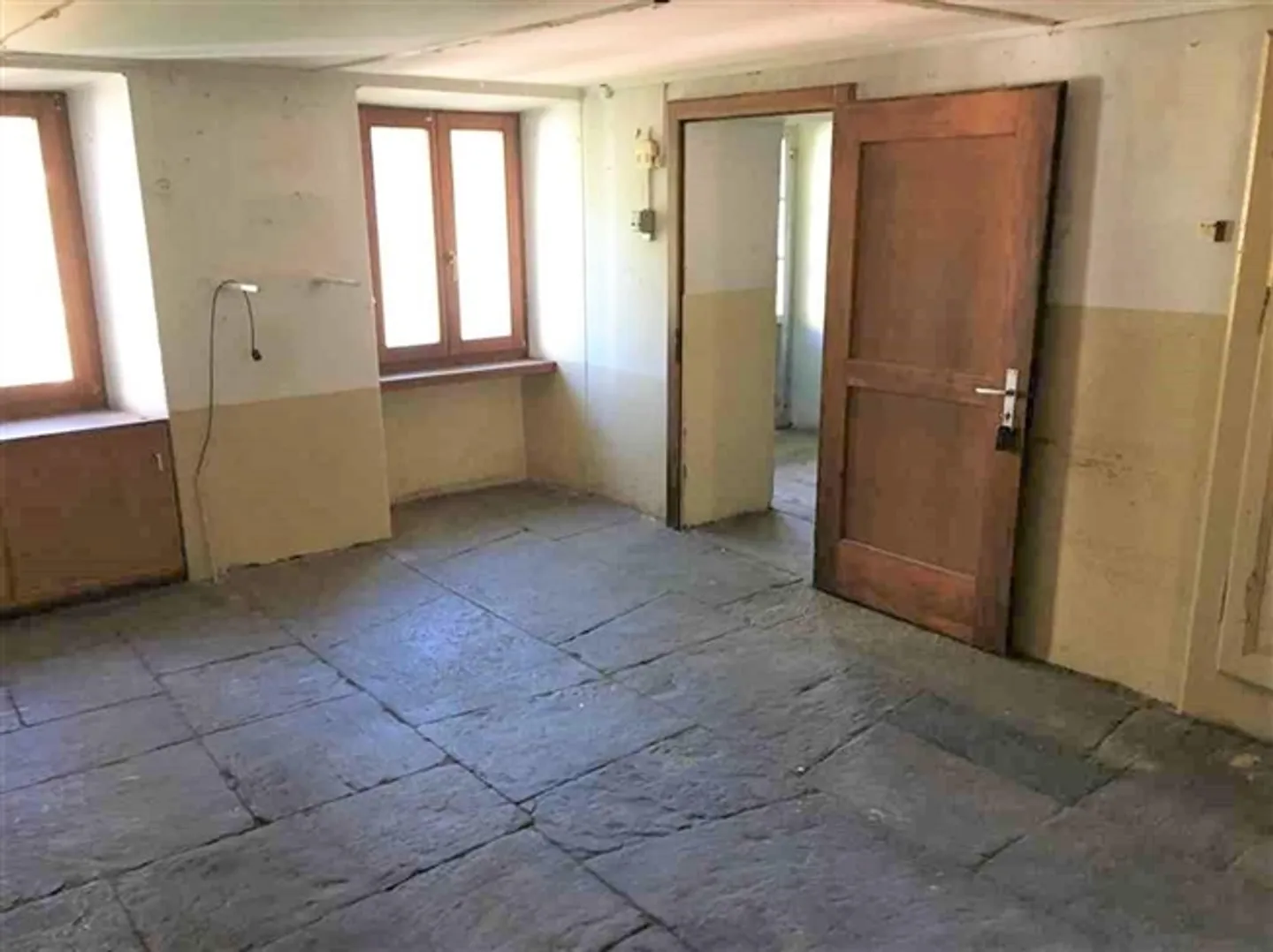 casa grande nel nucleo da ristrutturare con giardino - Foto 7 di 19