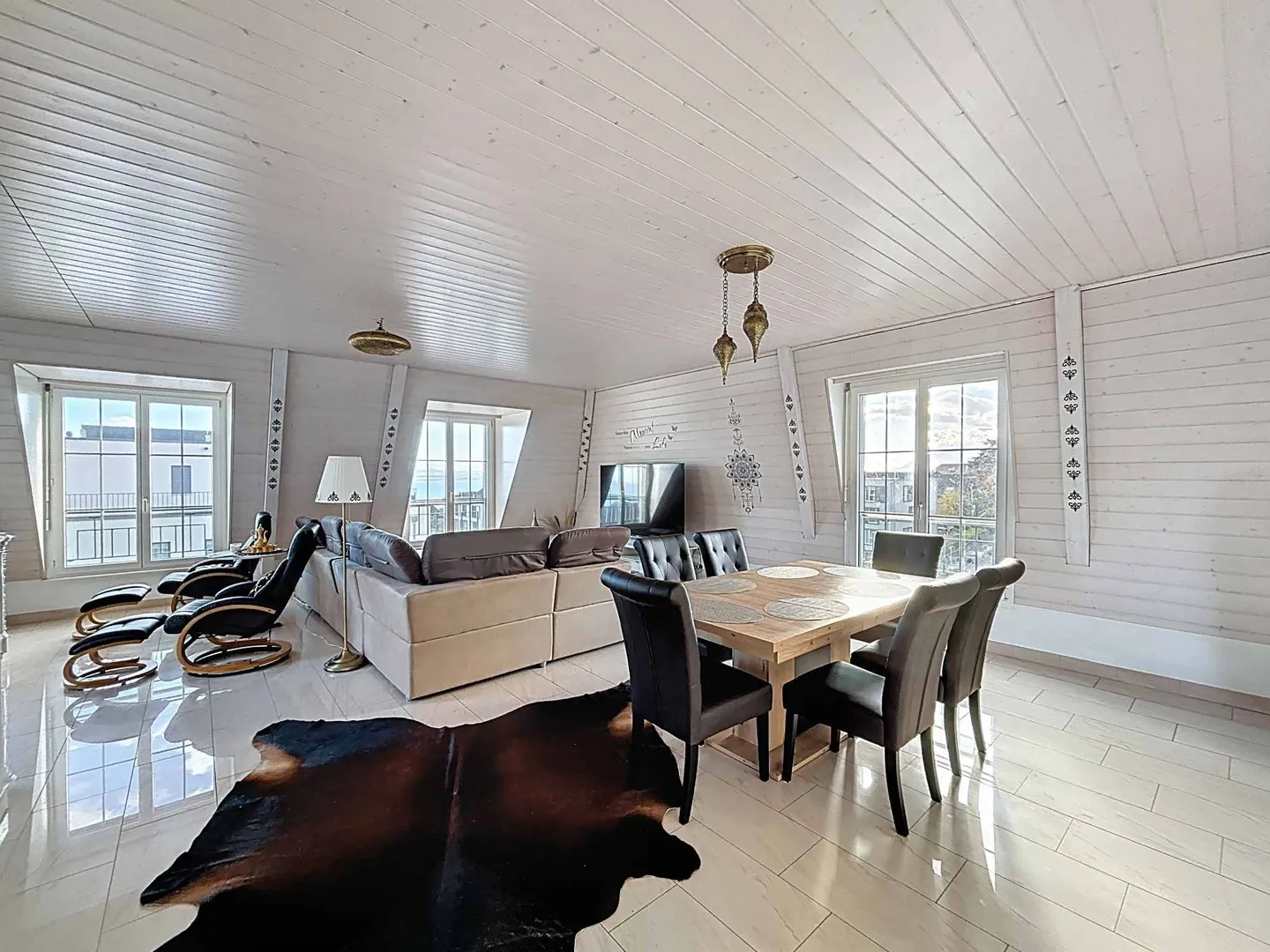 Penthouse with 5.5 rooms and a view of the lake and the Alps - Photo 1 of 12