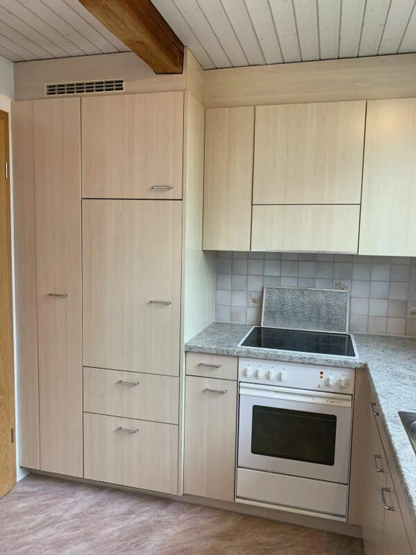 Well-kept 3-room attic apartment seeks new tenants - Photo 8 of 16