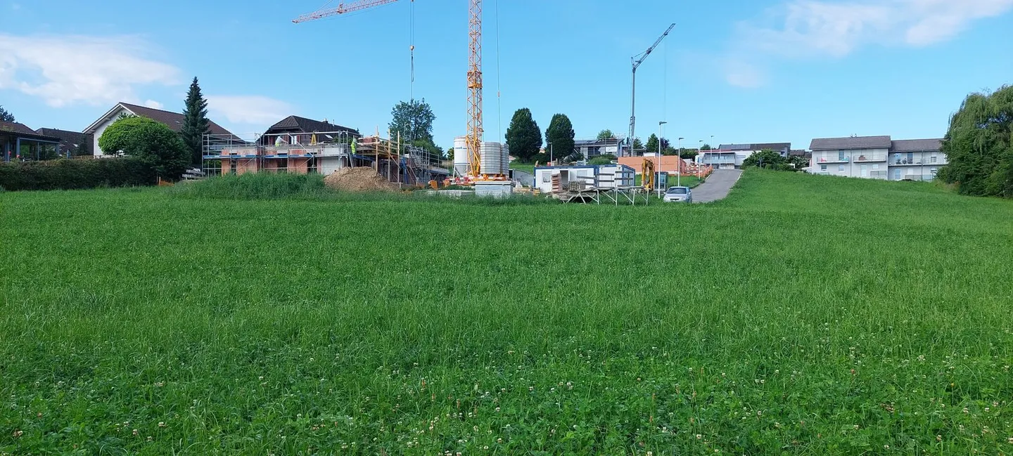 Building plots in a quiet location with beautiful views - Photo 3 of 5