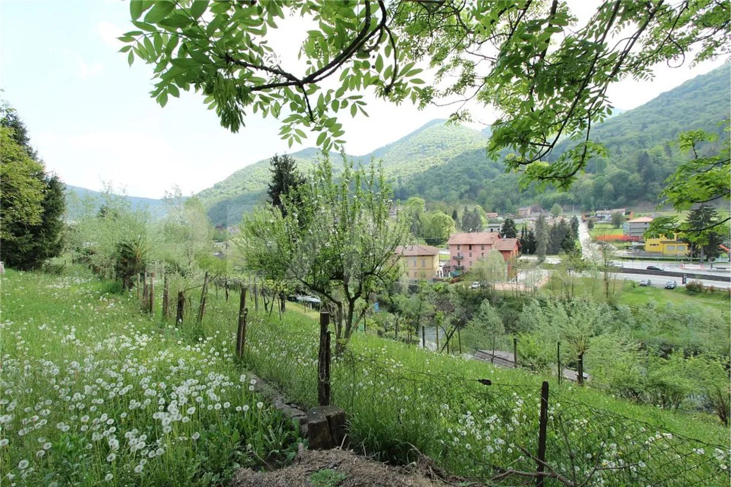 Terrain constructible intéressant avec un grand potentiel - Photo 5 sur 13