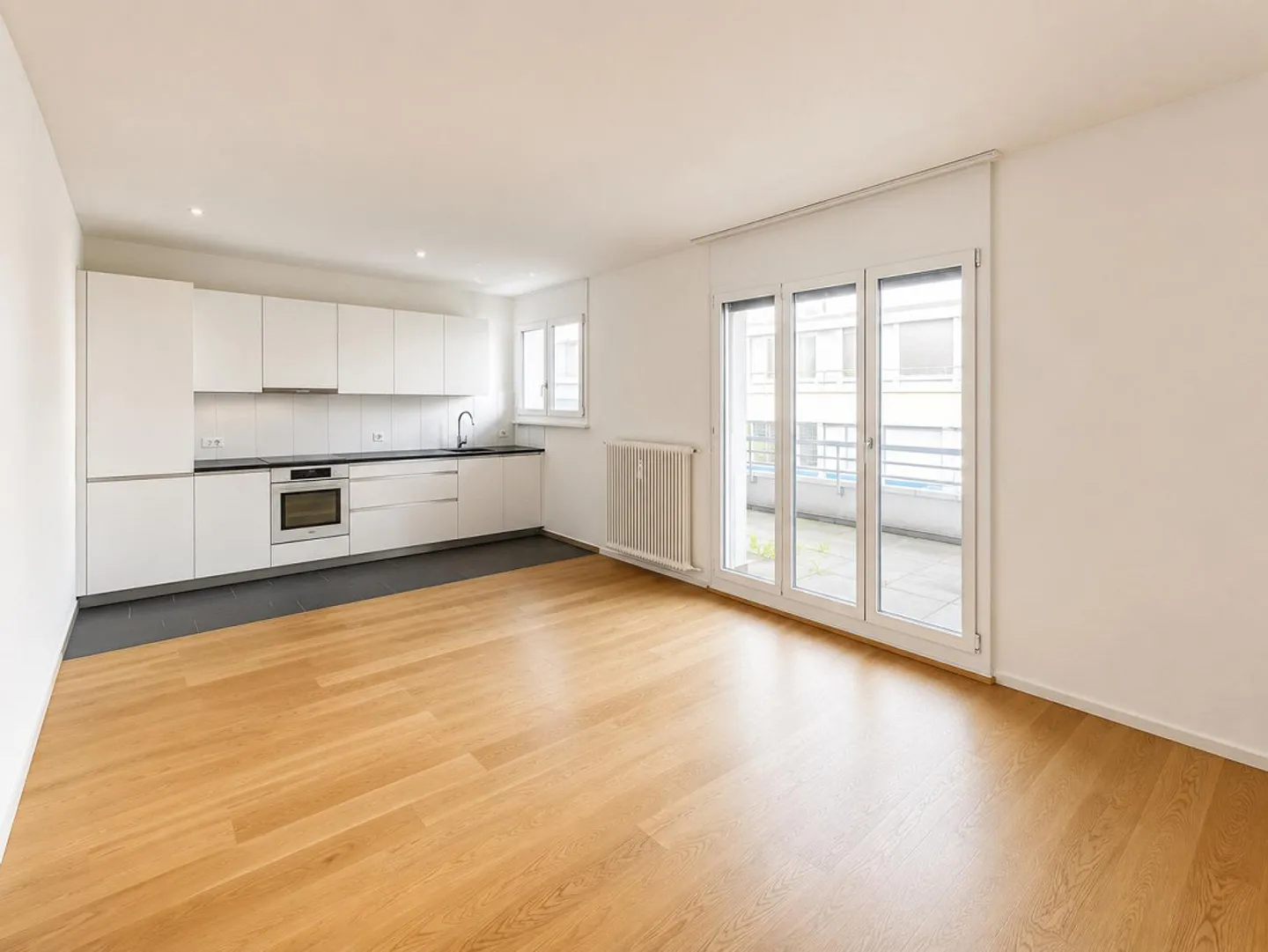 Modernes Studio mit grossem Balkon - Foto 1 von 6