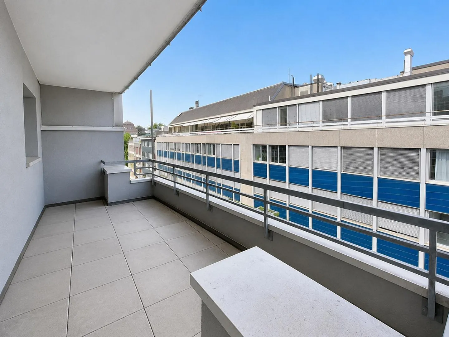 Modernes Studio mit grossem Balkon - Foto 3 von 6