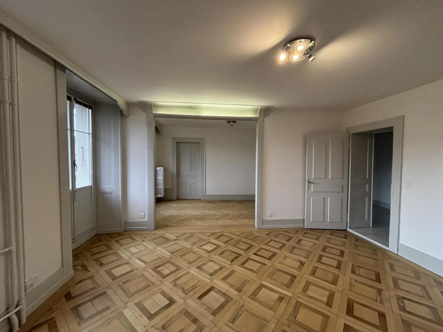 Appartamento luminoso in centro città - Foto 3 di 11