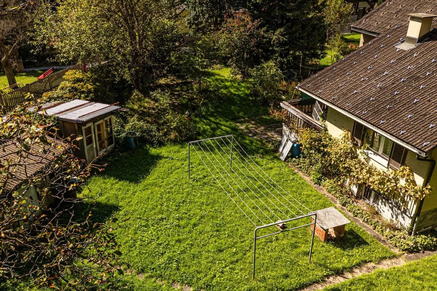 Single-family house with very large green area - Photo 3 of 9