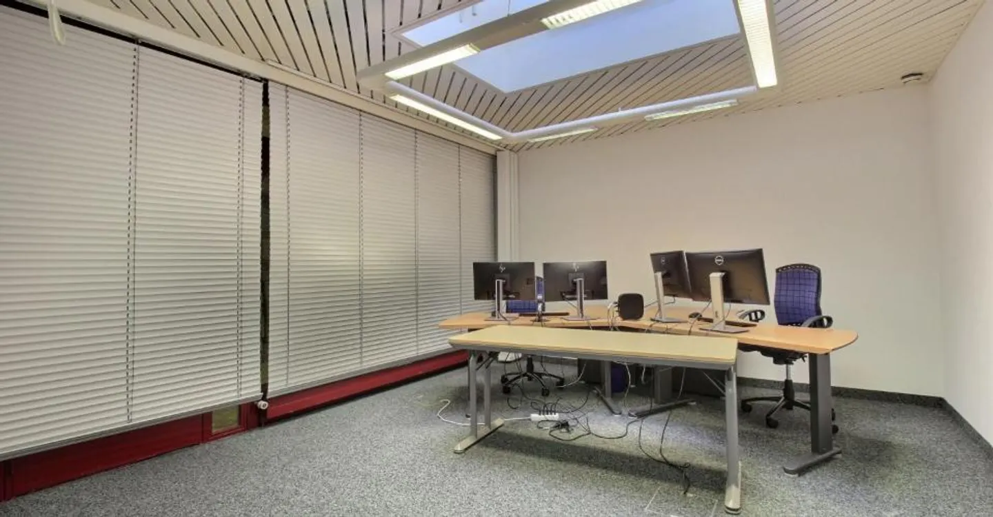 Offices with archives and parking spaces - Photo 3 of 9