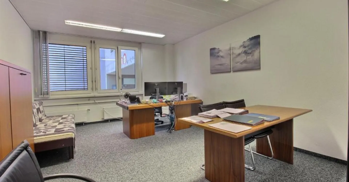 Offices with archives and parking spaces - Photo 5 of 9