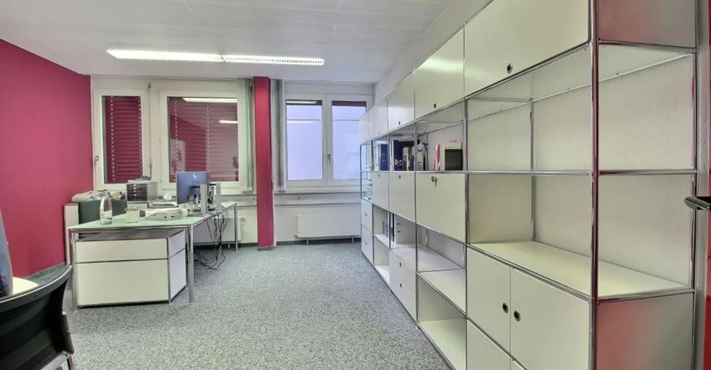 Offices with archives and parking spaces - Photo 1 of 9