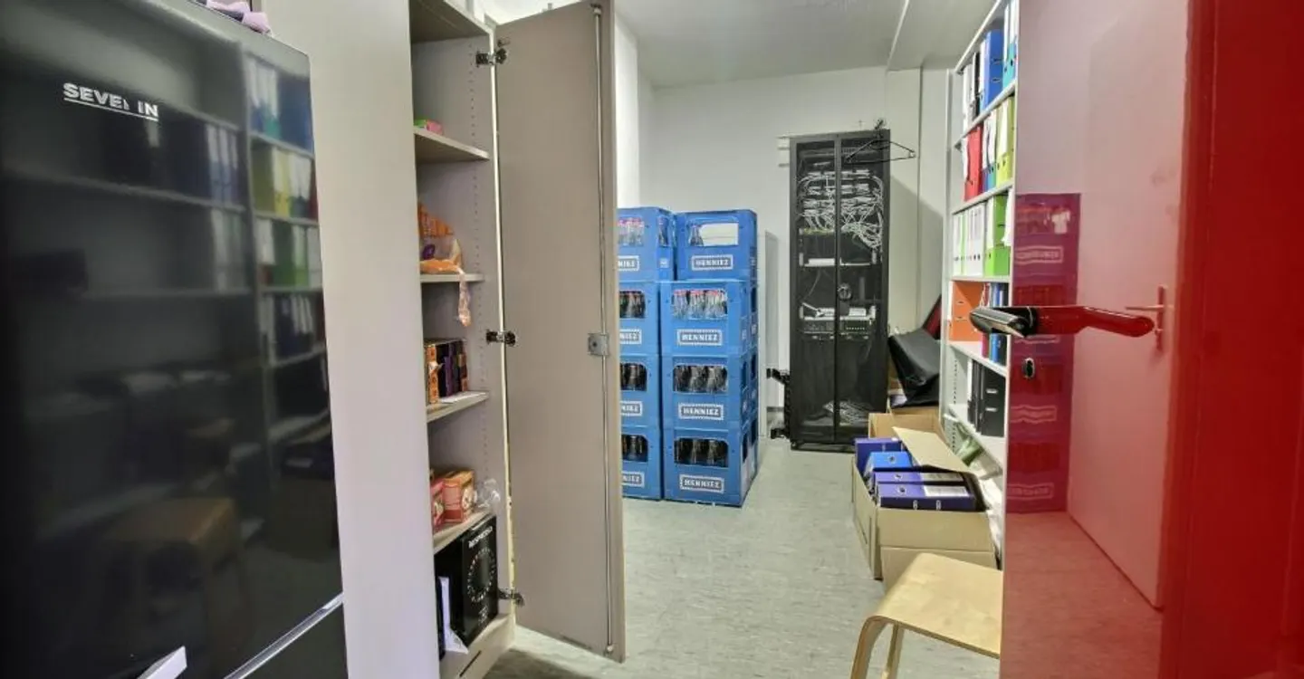 Offices with archives and parking spaces - Photo 9 of 9