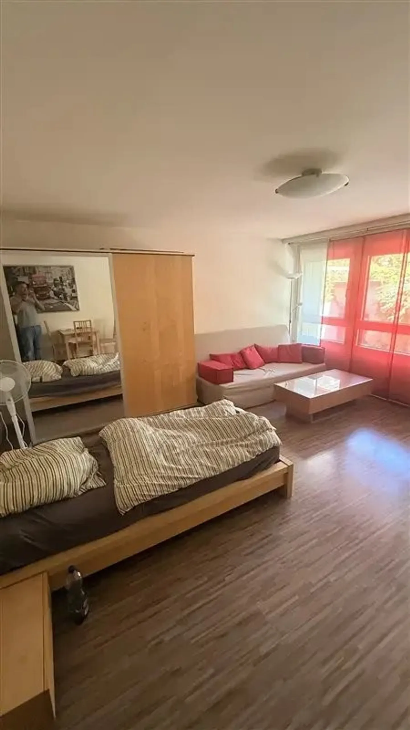 Furnished 1-room apartment - Photo 2 of 7