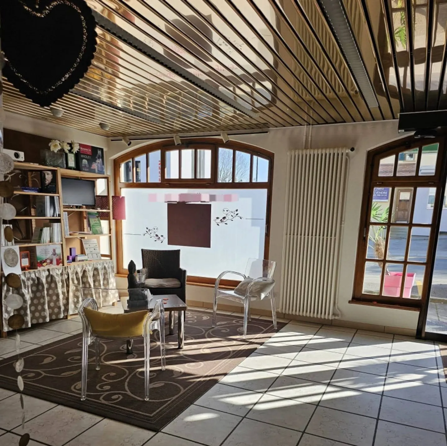 Apples - Commercial space for rent (lease takeover) - Photo 1 of 2