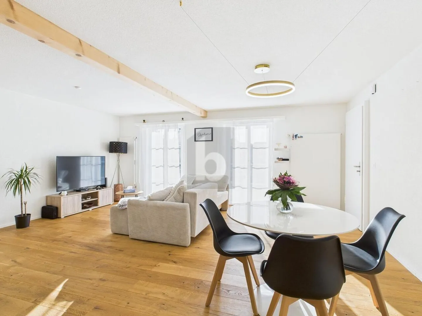 SUNNY AND SPACIOUS WITH STYLE (11) - Photo 2 of 6