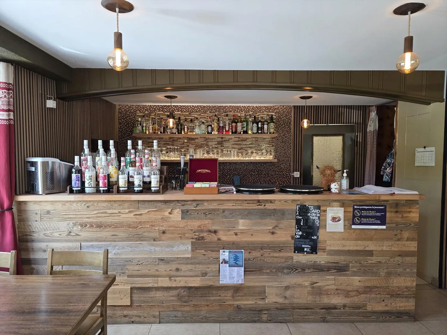 Mixed-use building with yield - up to 14.7% gross with utilization of the dance floor - Photo 6 of 13