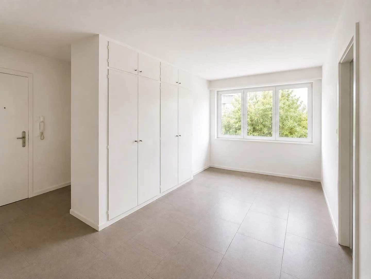 Bright and attractive 2.5-room apartment in Binningen - Photo 4 of 8