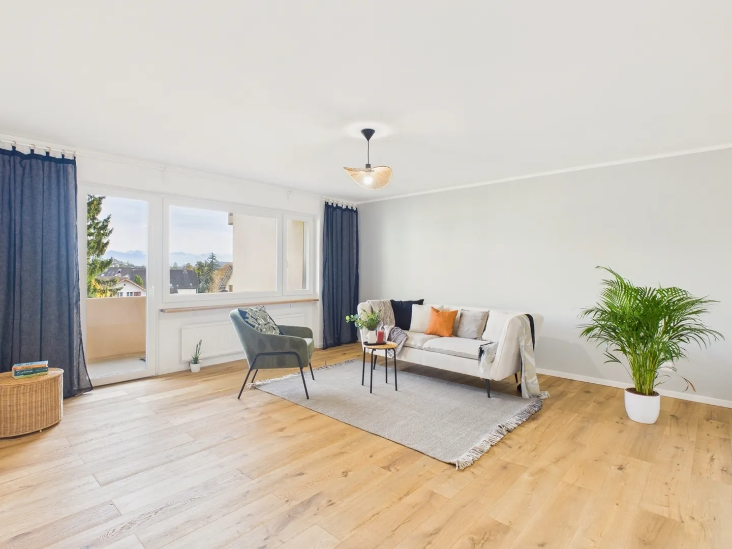 Moderne, totalrenovierte 3.5 Zimmer Wohnung mit schönem Ausblick in... - Foto 2 von 11