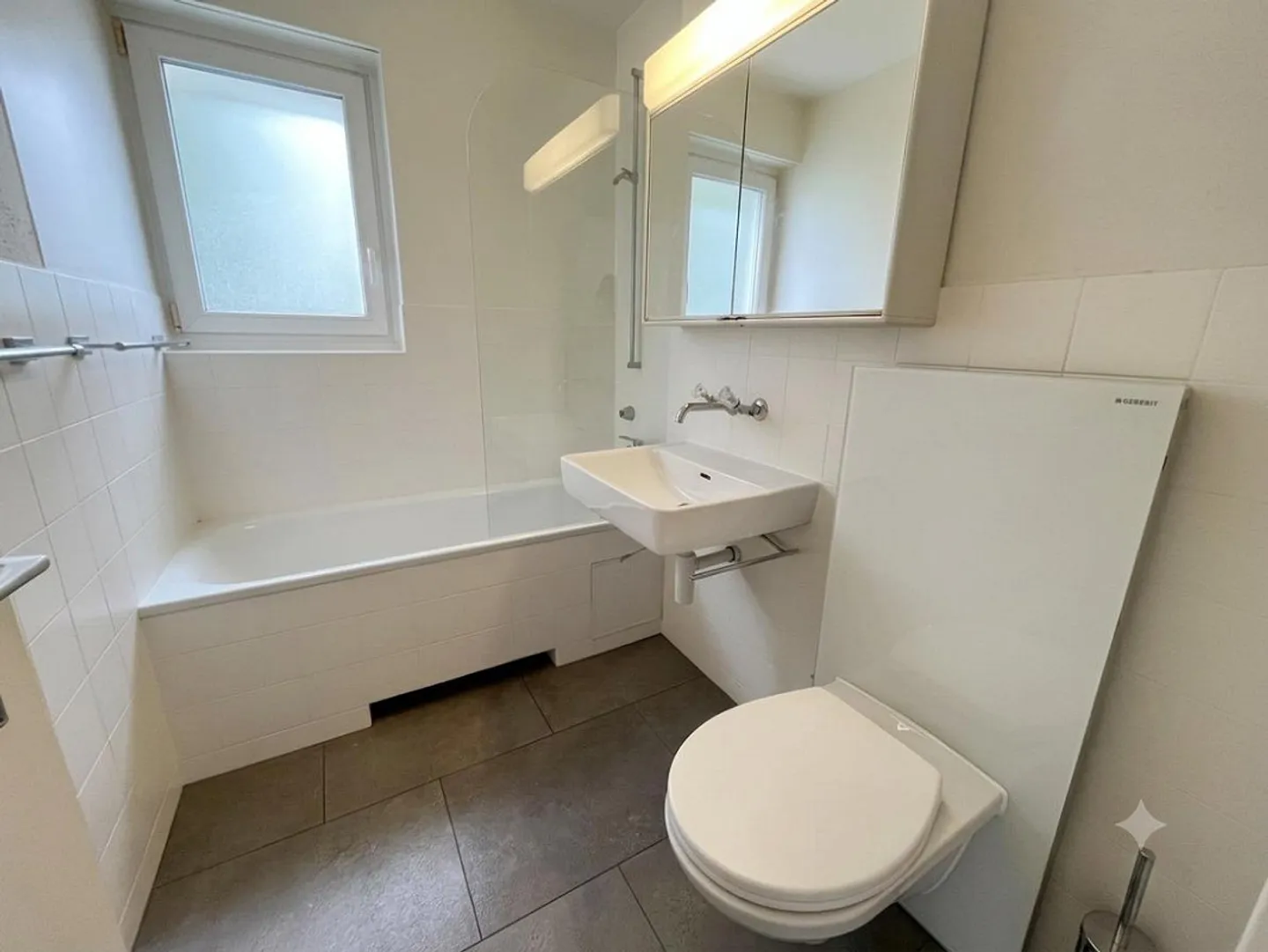 Bright and attractive 2.5-room apartment in Binningen - Photo 5 of 8