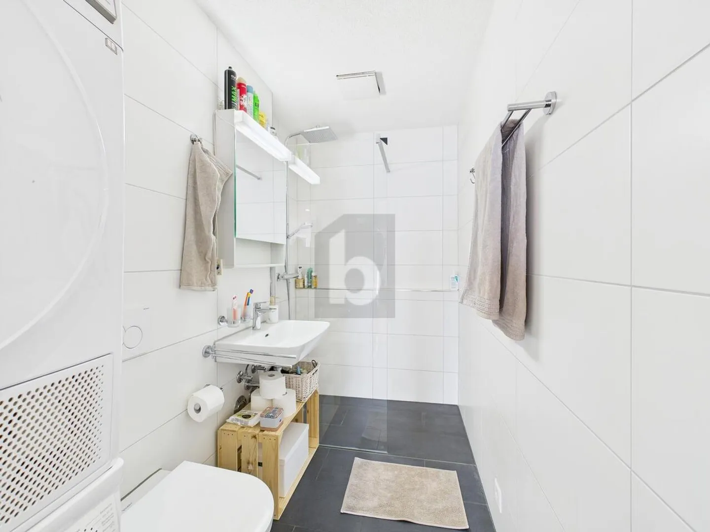 SUNNY AND SPACIOUS WITH STYLE (11) - Photo 5 of 6