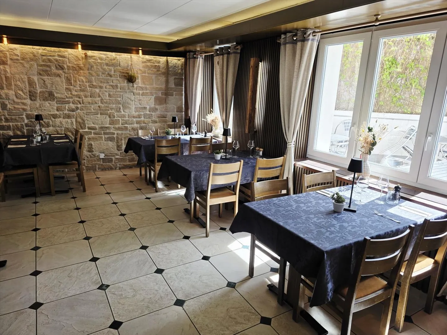 Mixed-use building with yield - up to 14.7% gross with utilization of the dance floor - Photo 8 of 13