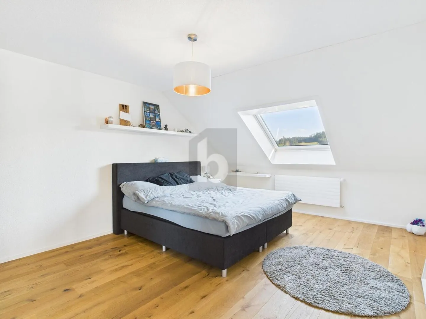 SUNNY AND SPACIOUS WITH STYLE (11) - Photo 4 of 6