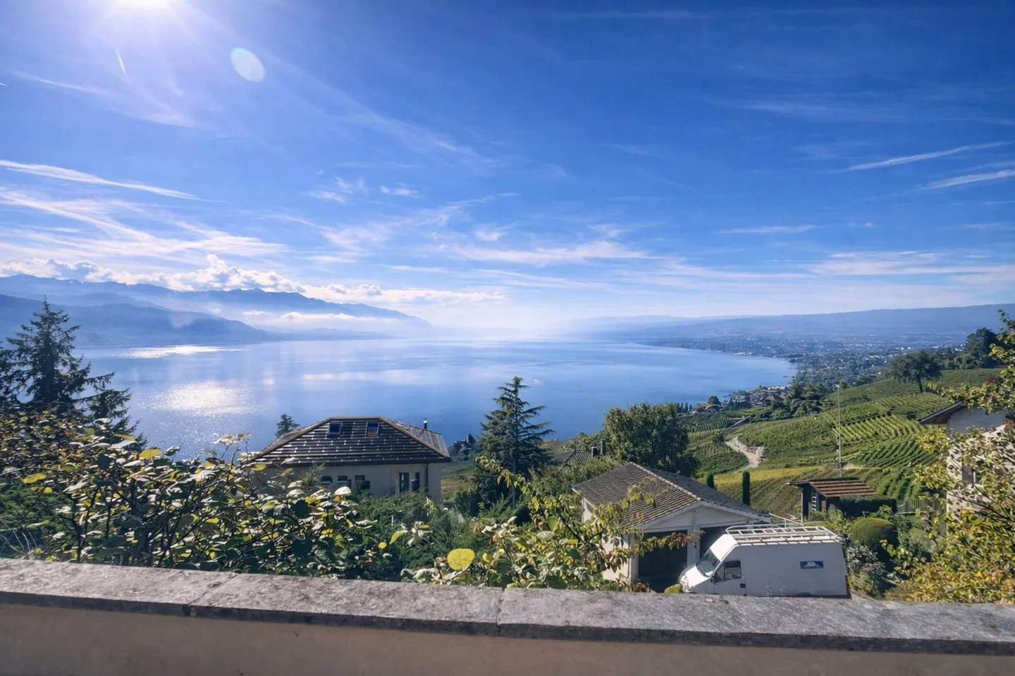 Familienvilla mit Panoramablick auf den See - Foto 4 von 9