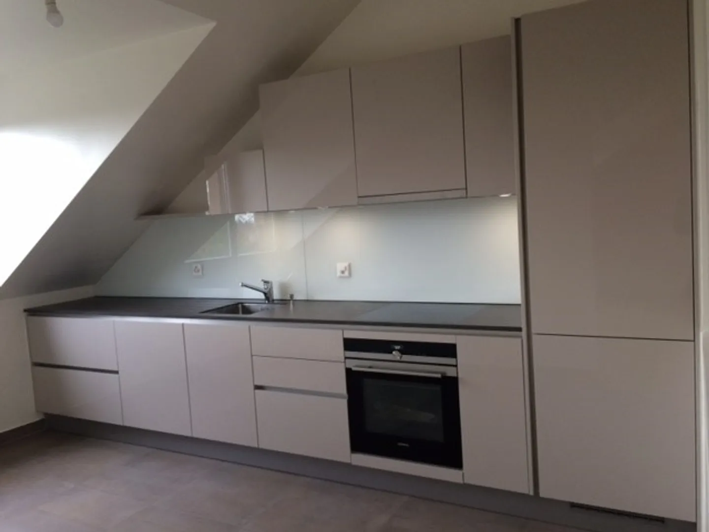 Charmant Appartement 5 Pièces - Photo 2 sur 4