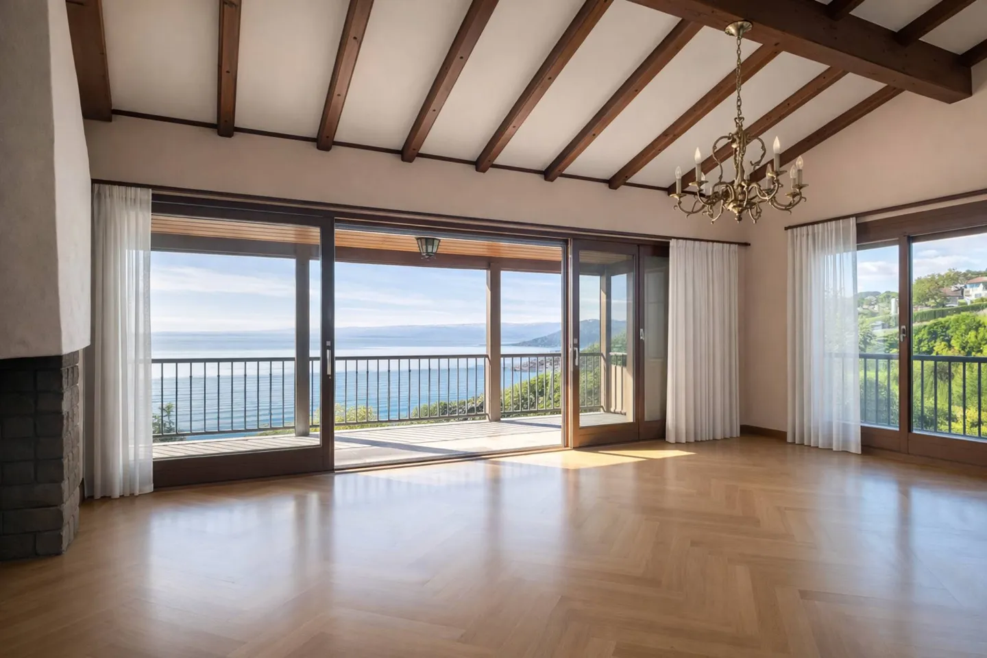 Familienvilla mit Panoramablick auf den See - Foto 2 von 9