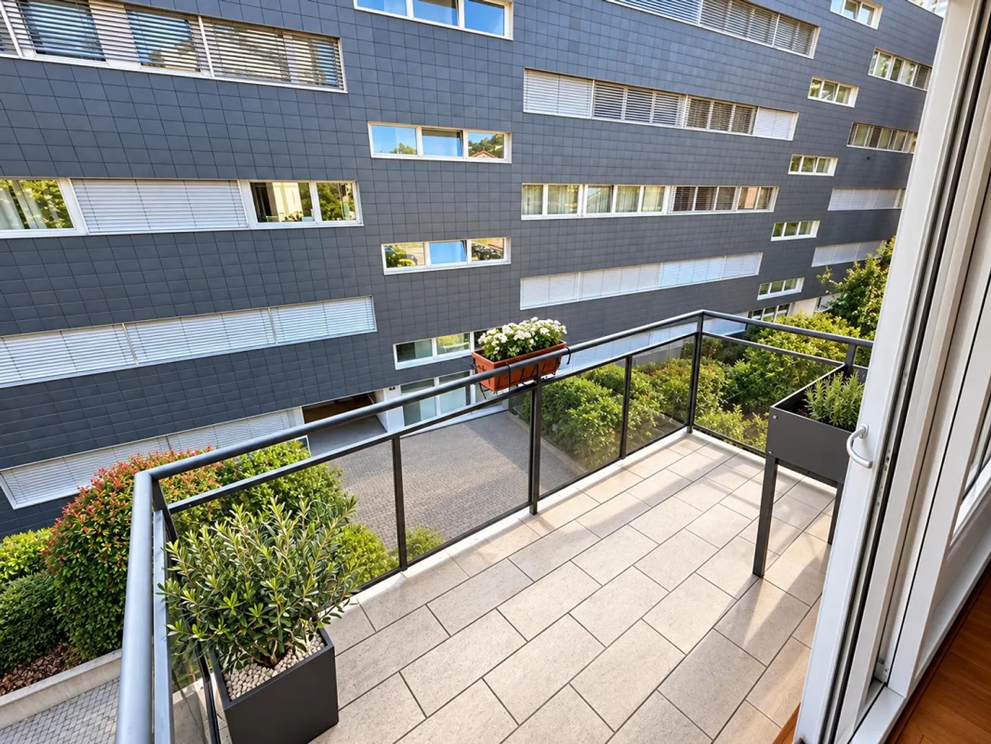 LUGANO CENTRALE | 4.5 ZIMMER + ZWEI MIETWOHNUNGEN – EINE EINZIGARTIGE IMMOBILIENMÖGLICHKEIT - Foto 8 von 28