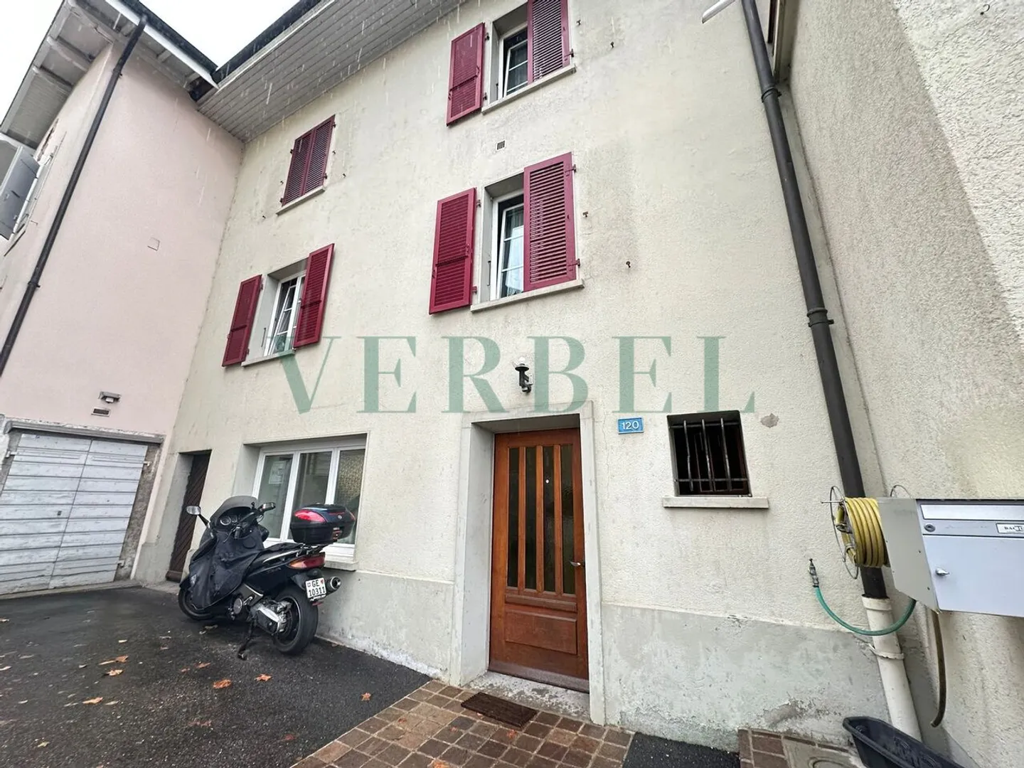 Investor Opportunity in Veyrier - Mixed-Use Building - Photo 3 of 10