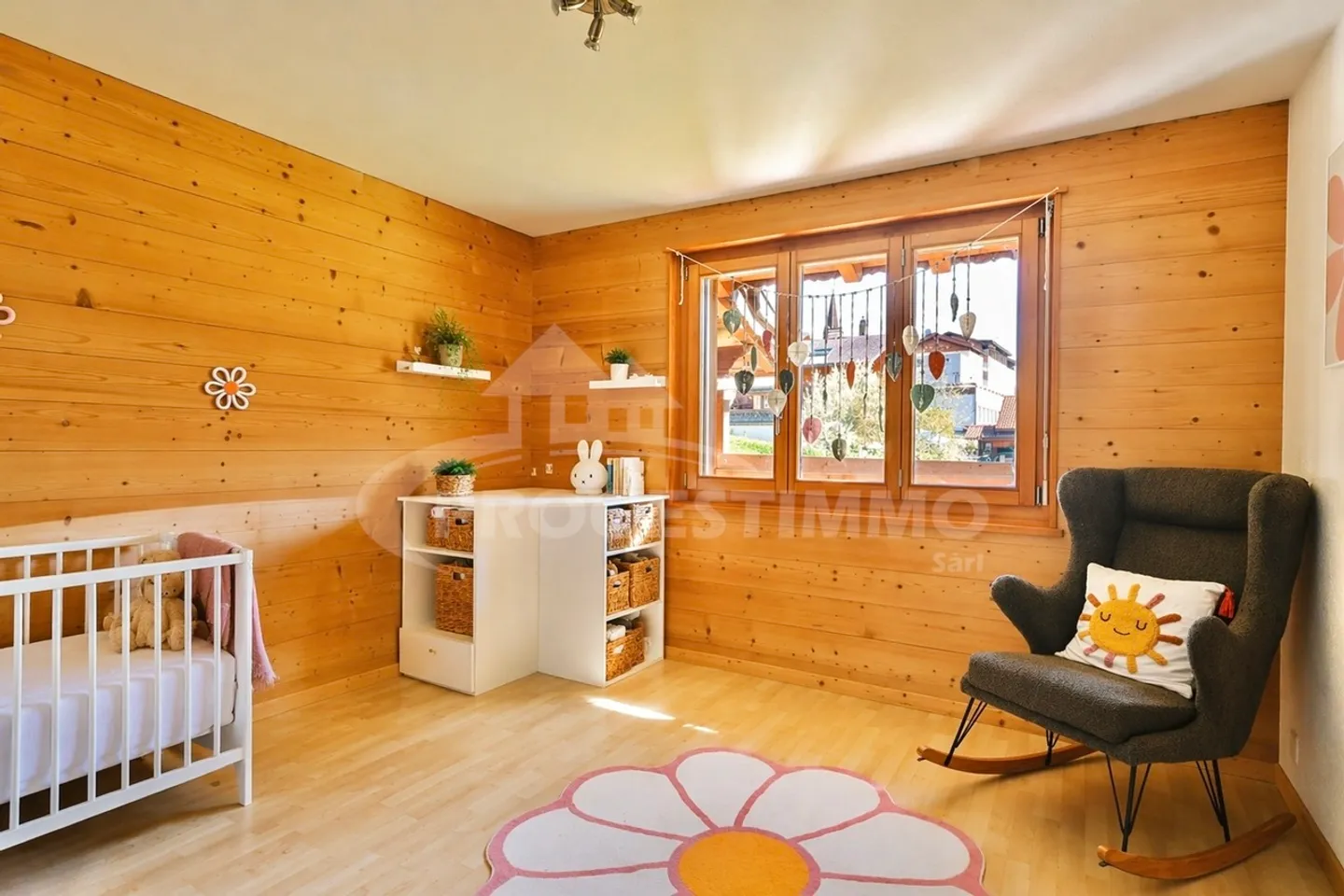 Charming Apartment with Balcony - Photo 6 of 8