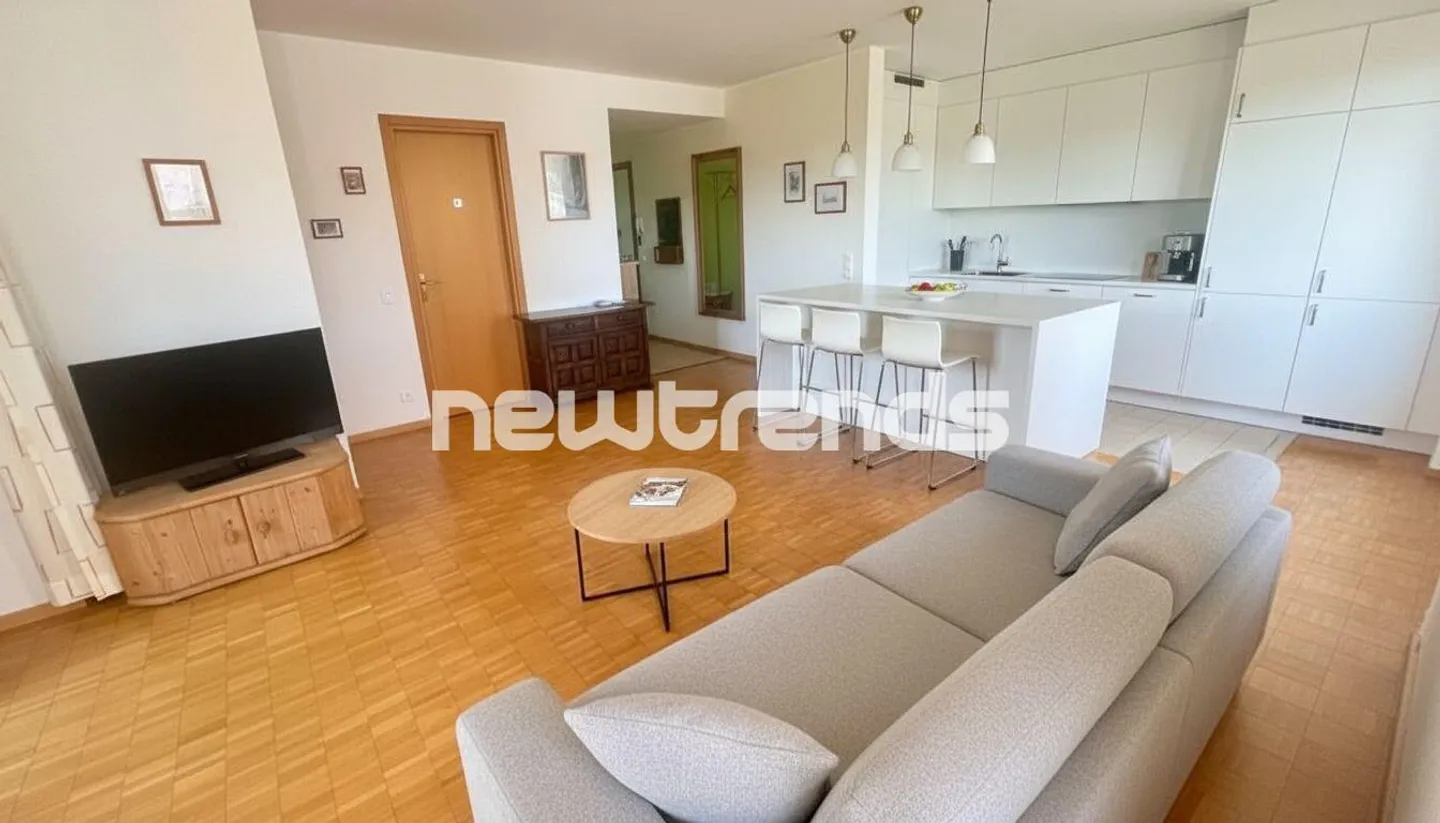 GRAND APPARTEMENT DE 2.5 PIÈCES AVEC PETITE TERRASSE ET VUE PARTIELLE SUR LE LAC AVEC PLACE DE PARKING - Photo 6 sur 13