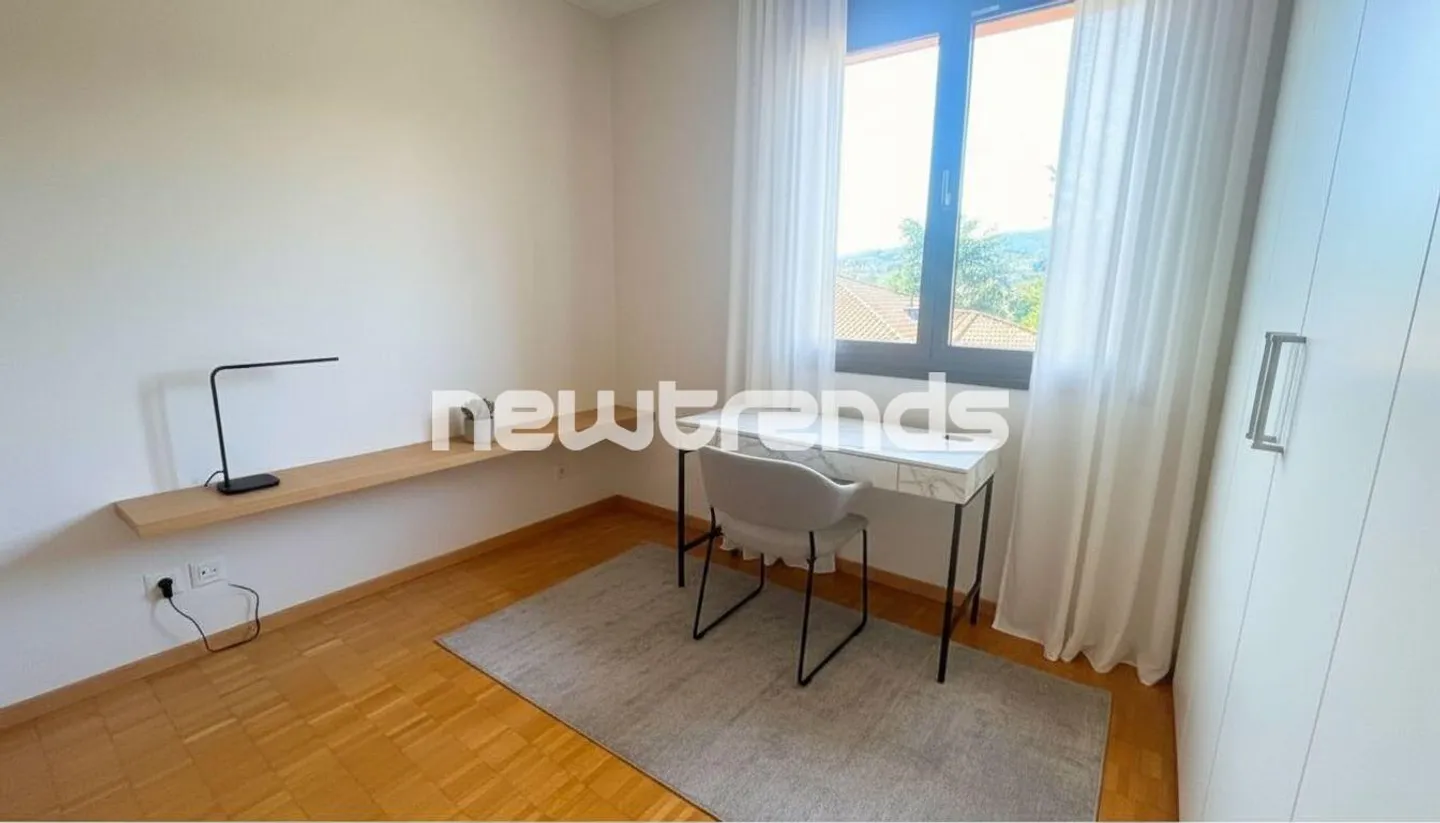 GRAND APPARTEMENT DE 2.5 PIÈCES AVEC PETITE TERRASSE ET VUE PARTIELLE SUR LE LAC AVEC PLACE DE PARKING - Photo 8 sur 13