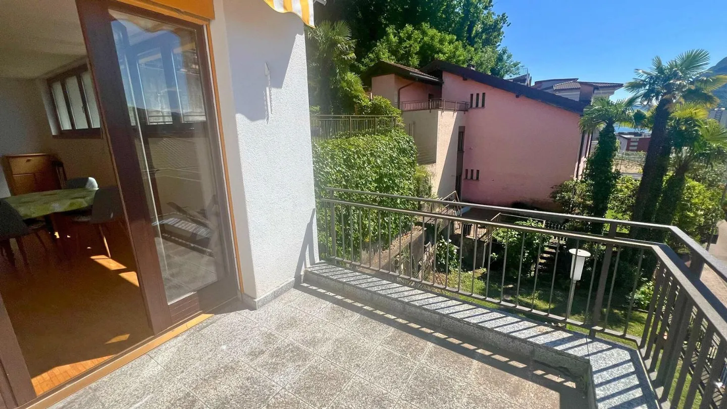 GRAND APPARTEMENT DE 2.5 PIÈCES AVEC PETITE TERRASSE ET VUE PARTIELLE SUR LE LAC AVEC PLACE DE PARKING - Photo 10 sur 13