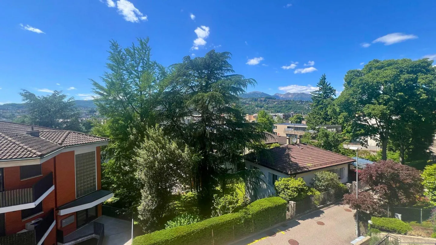 GRAND APPARTEMENT DE 2.5 PIÈCES AVEC PETITE TERRASSE ET VUE PARTIELLE SUR LE LAC AVEC PLACE DE PARKING - Photo 11 sur 13