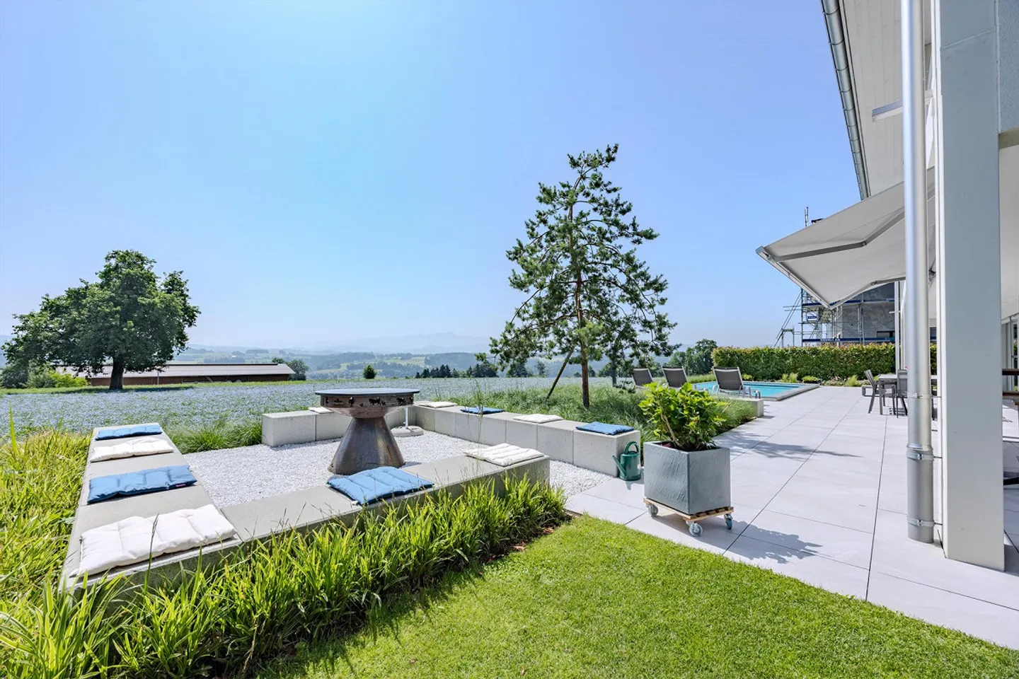 Exclusive villa with modern pool and panoramic view - Photo 5 of 13