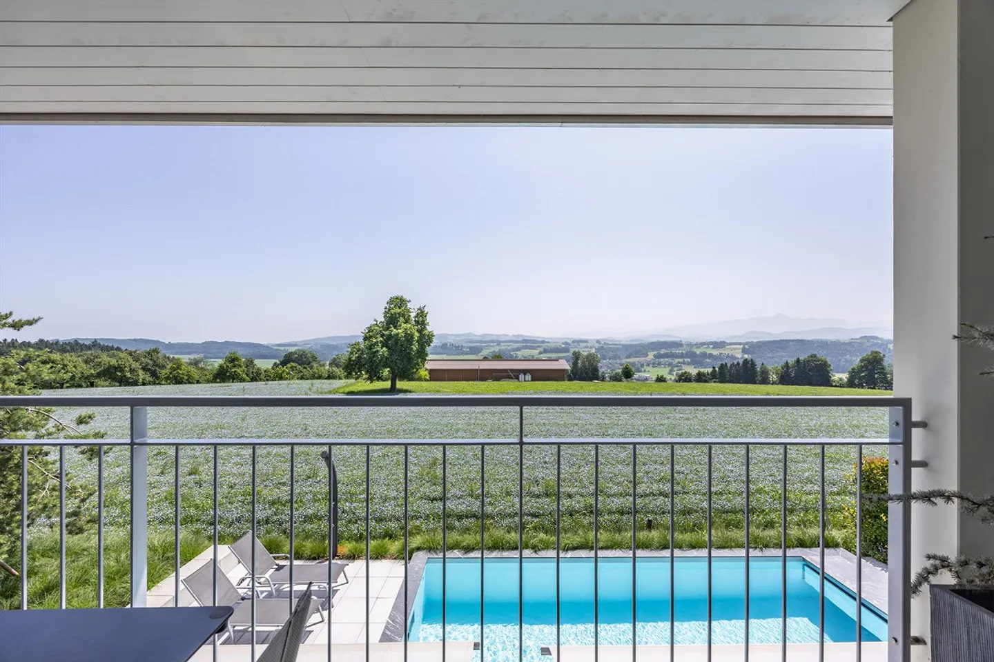 Exclusive villa with modern pool and panoramic view - Photo 6 of 13