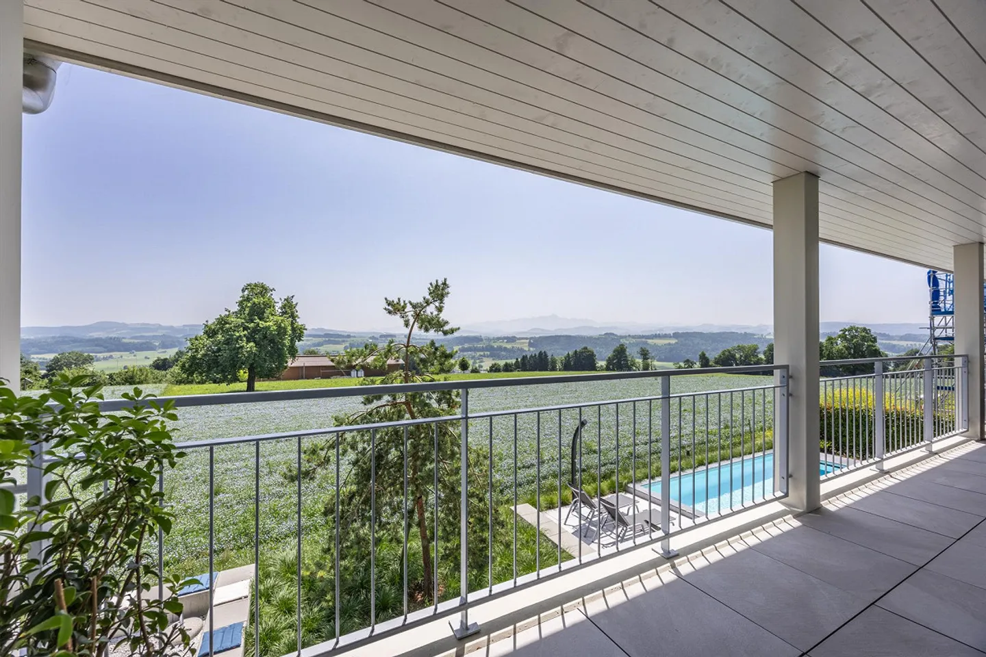 Exclusive villa with modern pool and panoramic view - Photo 7 of 13