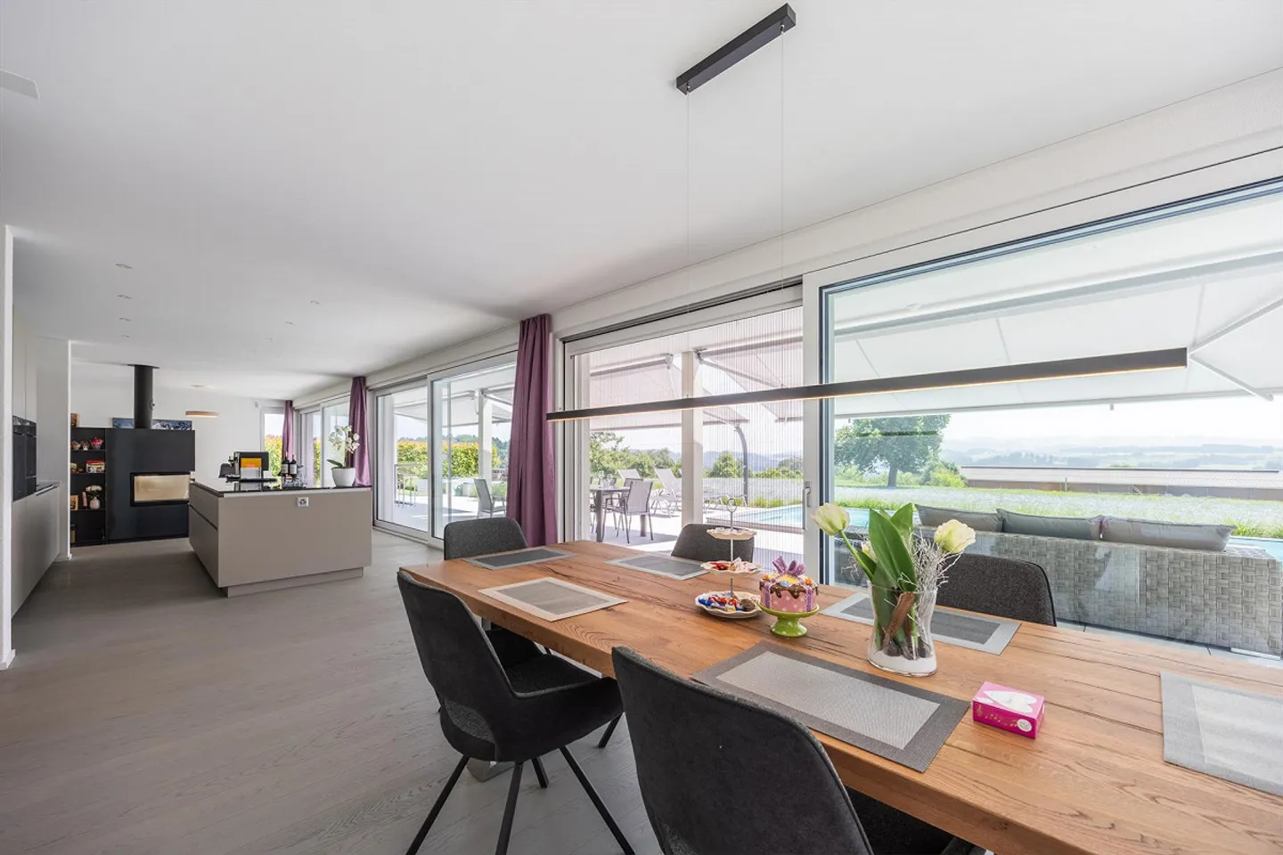 Exclusive villa with modern pool and panoramic view - Photo 9 of 13