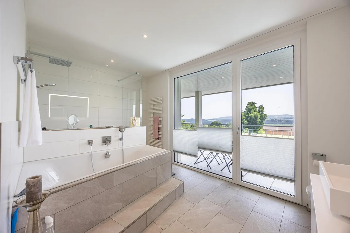 Exclusive villa with modern pool and panoramic view - Photo 13 of 13