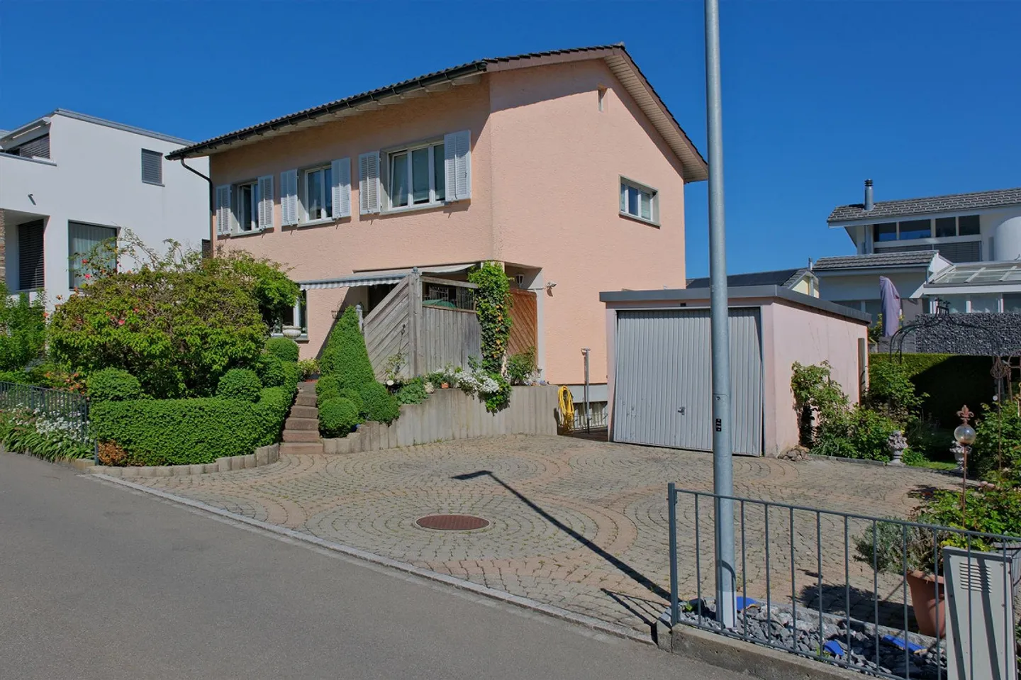 Casa unifamiliare di 7,5 stanze con salone di parrucchiere - Foto 1 di 13