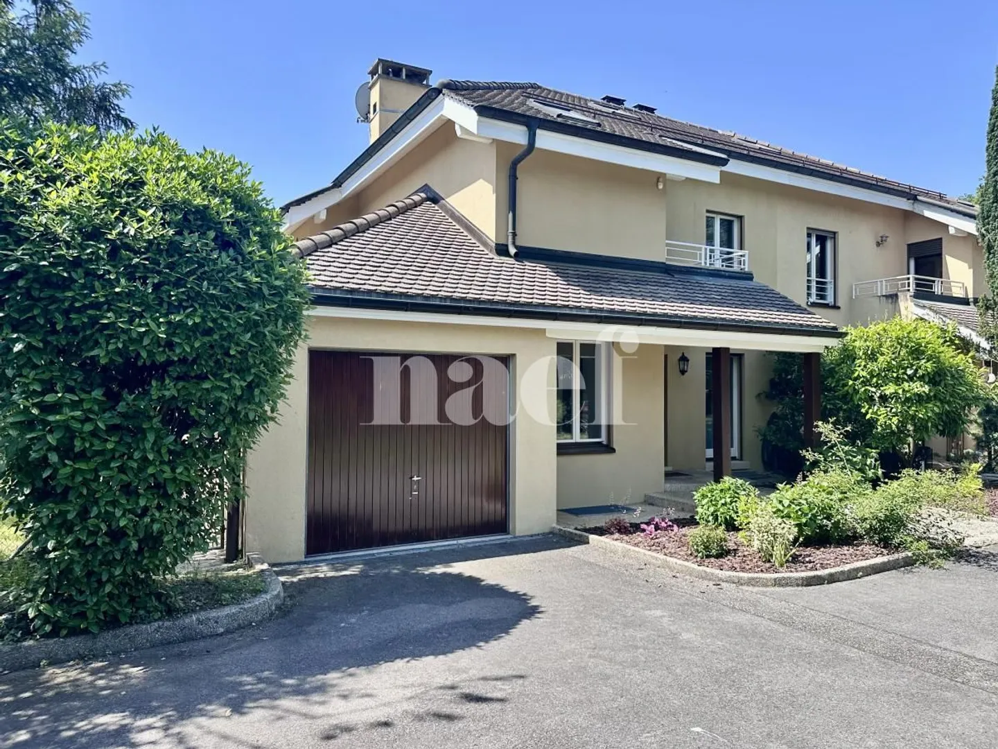 Charming semi-detached villa with veranda and garden in Genthod - Photo 1 of 13