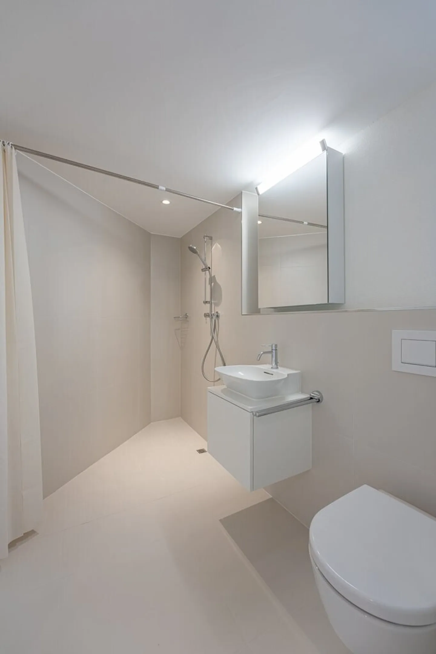 Lichtdurchflutete Parterre Wohnung in Zürich - Foto 5 von 5