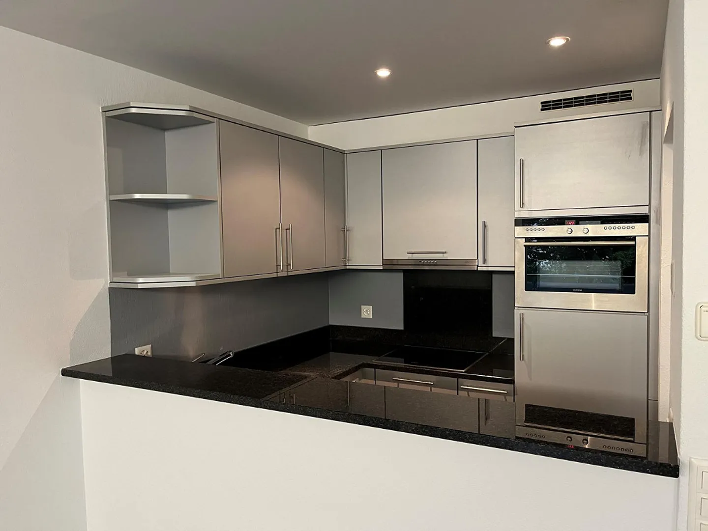 Bella appartamento di 2,5 stanze con balcone e garage nel parcheggio sotterraneo - Foto 2 di 5