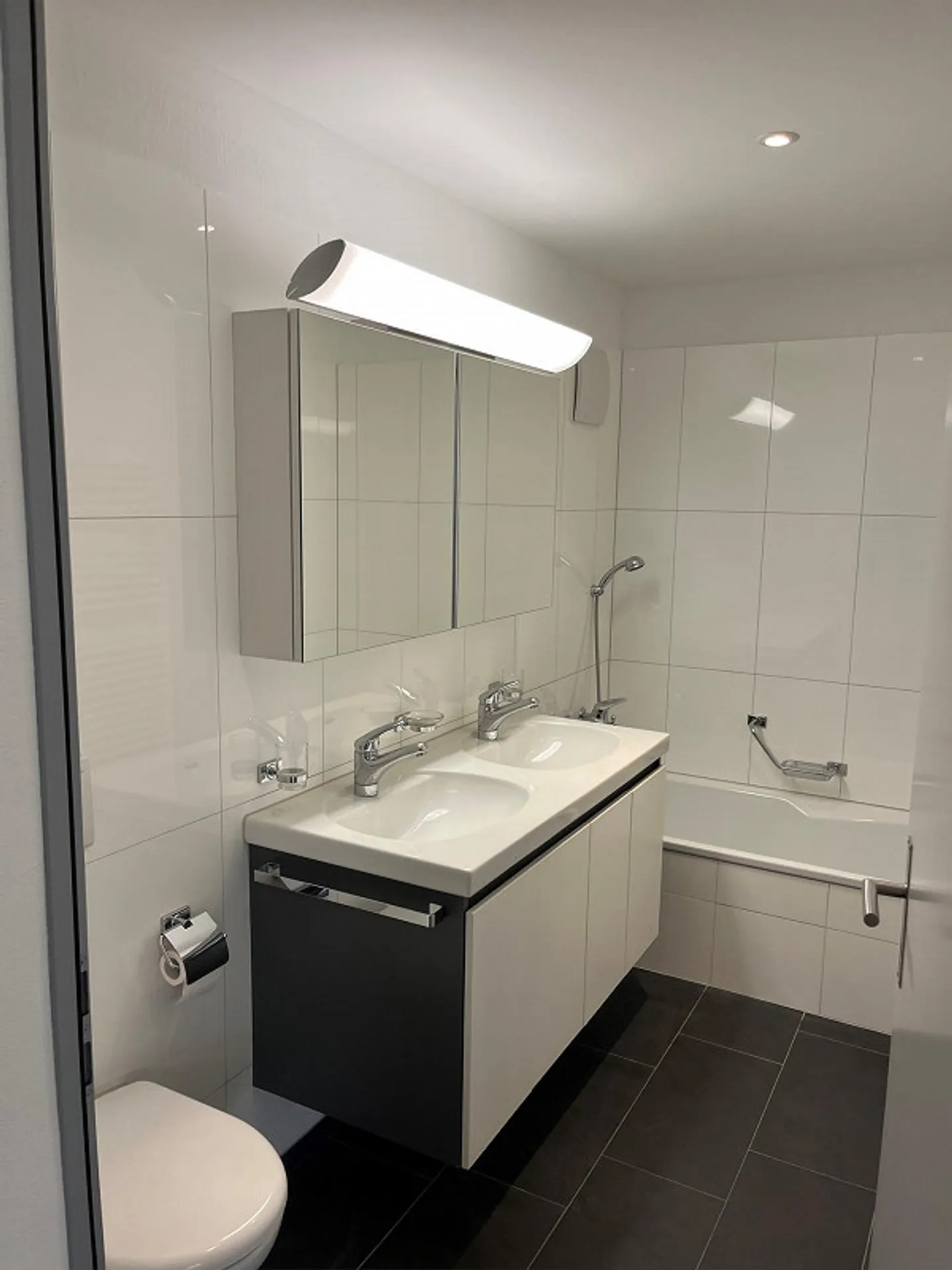 Bella appartamento di 2,5 stanze con balcone e garage nel parcheggio sotterraneo - Foto 4 di 5