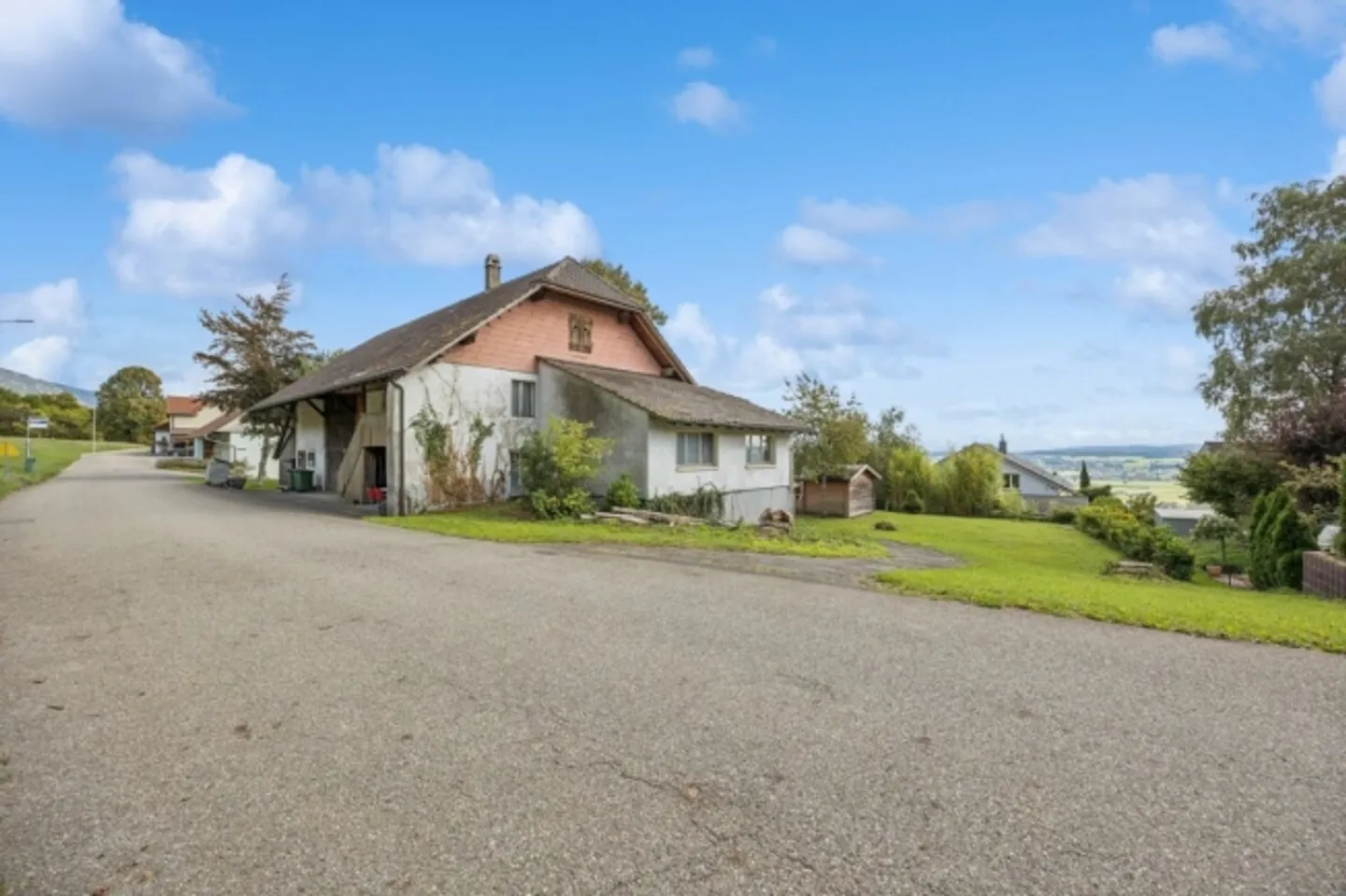 Building land with old property in Bettlach with versatile usage possibilities - Photo 2 of 12