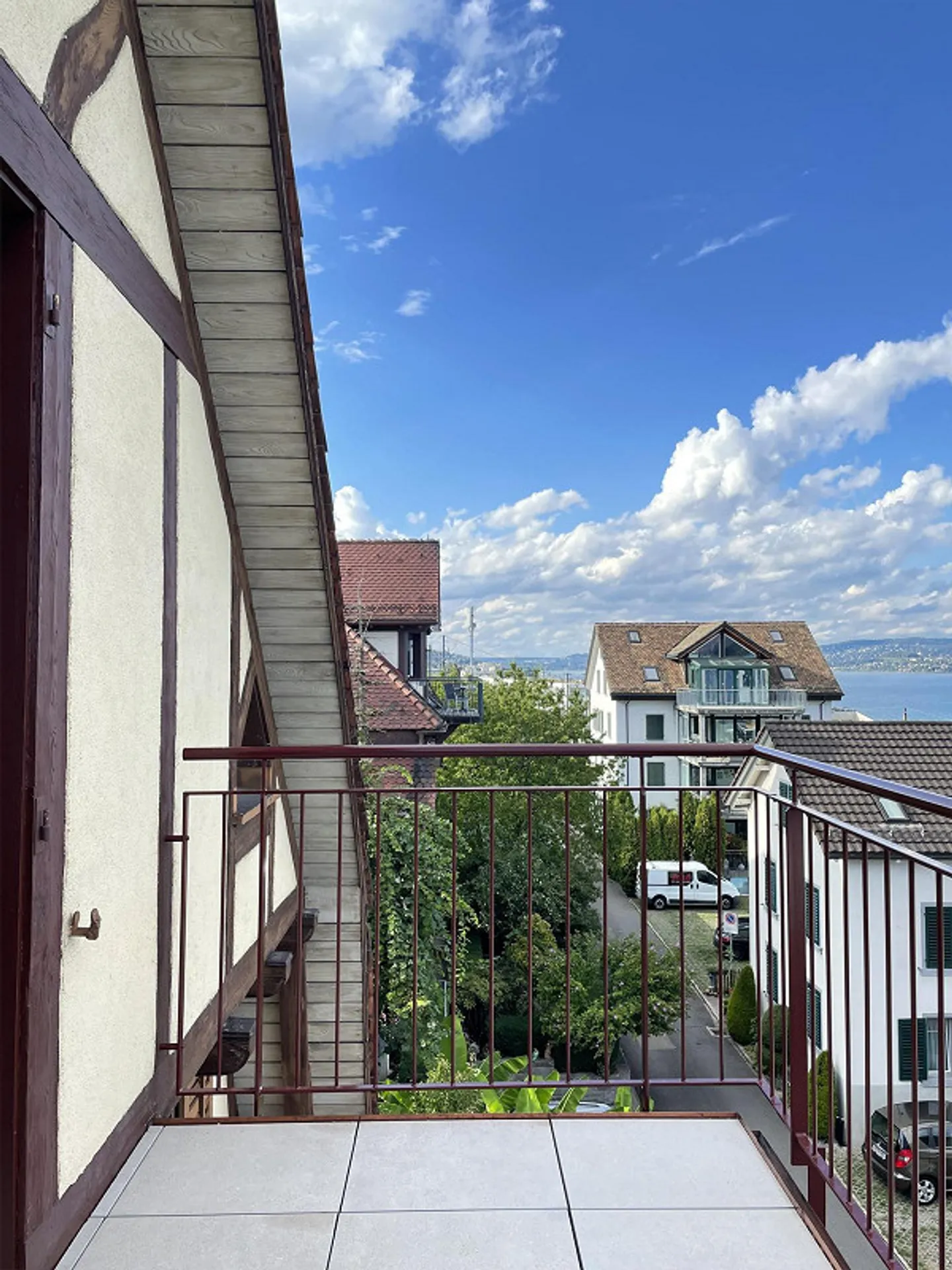 Appartement exceptionnel sous les combles à Thalwil avec vue à 180° sur le lac de Zurich - Photo 2 sur 17