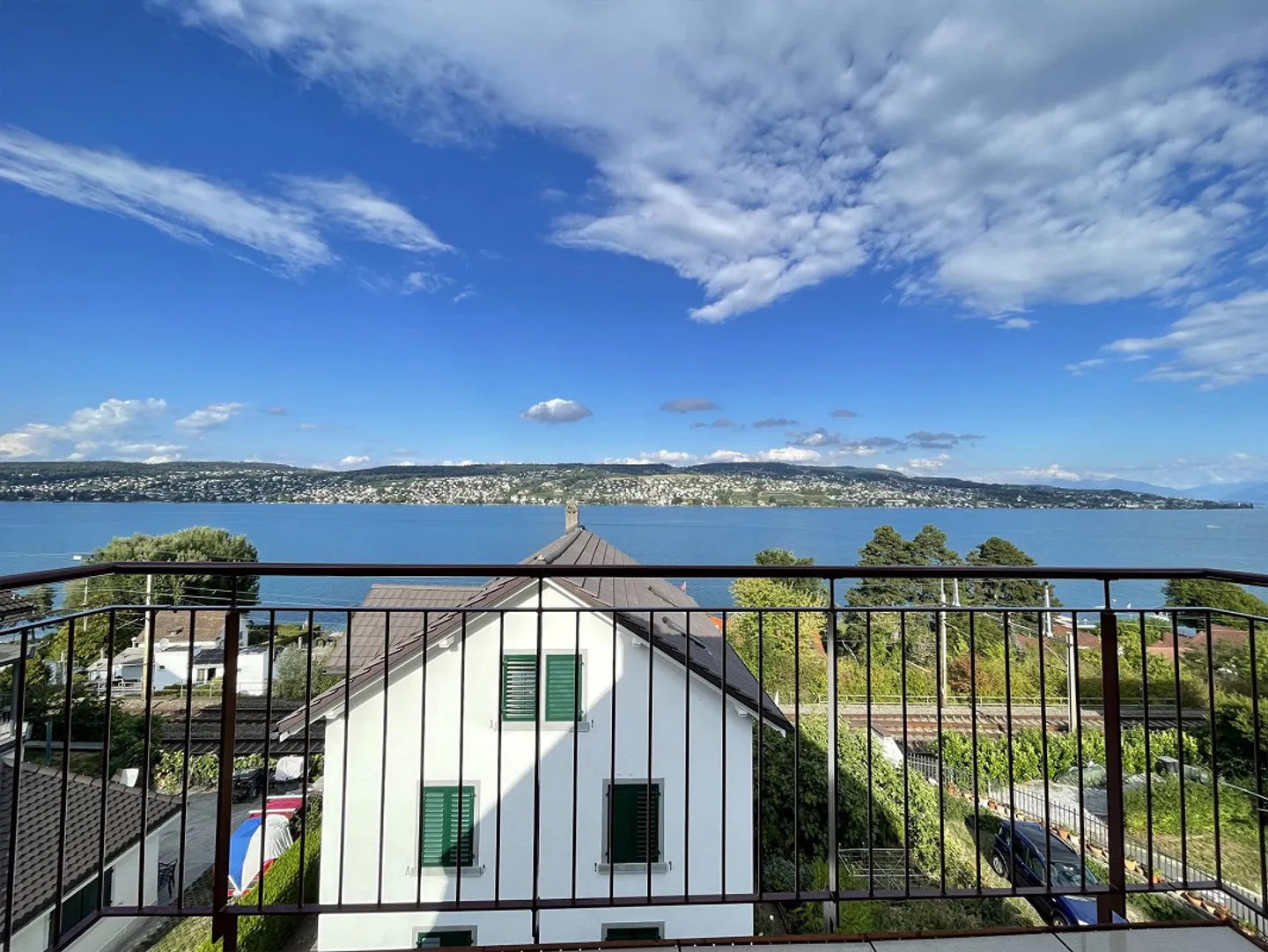 Appartement exceptionnel sous les combles à Thalwil avec vue à 180° sur le lac de Zurich - Photo 3 sur 17