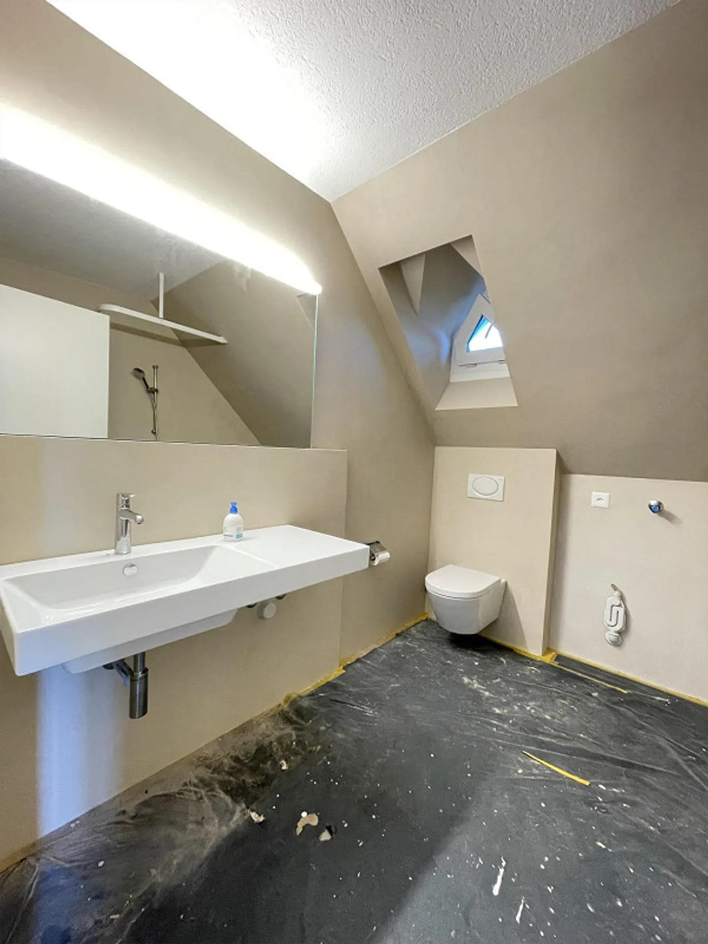 Appartement exceptionnel sous les combles à Thalwil avec vue à 180° sur le lac de Zurich - Photo 8 sur 17